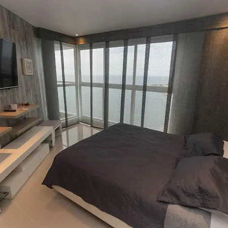 Oceanfront Luxury Oasis Retreat Apartamento