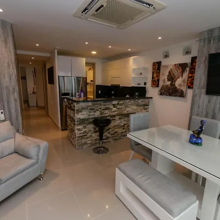 Oceanfront Luxury Oasis Retreat Apartment
